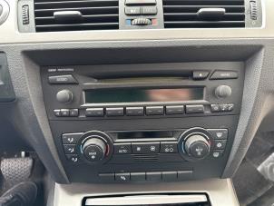 Usados Reproductor de CD y radio BMW 3 serie (E90) 320i 16V Precio € 119,99 Norma de margen ofrecido por Autodemontage Aandijk