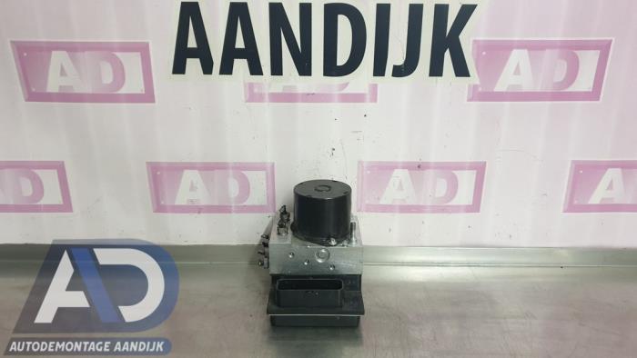 Używane Pompa ABS Skoda Fabia II Combi 1.6 TDI 16V 90 Cena € 49,99 Procedura marży oferowane przez Autodemontage Aandijk