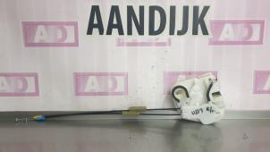 Używane Mechanizm blokady drzwi prawych przednich wersja 4-drzwiowa Mitsubishi Outlander (GF/GG) 2.0 16V PHEV 4x4 Cena € 49,99 Procedura marży oferowane przez Autodemontage Aandijk