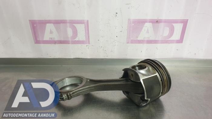 Piston d'un Audi A8 (D4) 4.2 TDI V8 32V Quattro 2011