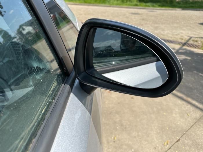 Außenspiegel rechts van een Opel Corsa E 1.2 16V 2016