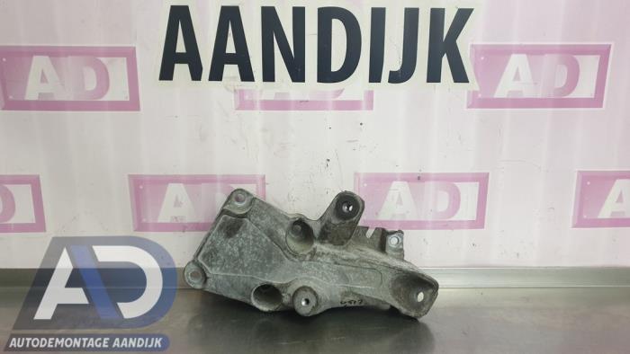 Used Engine mount BMW 1 serie (E88) 120i 16V Price € 14,99 Margin scheme offered by Autodemontage Aandijk