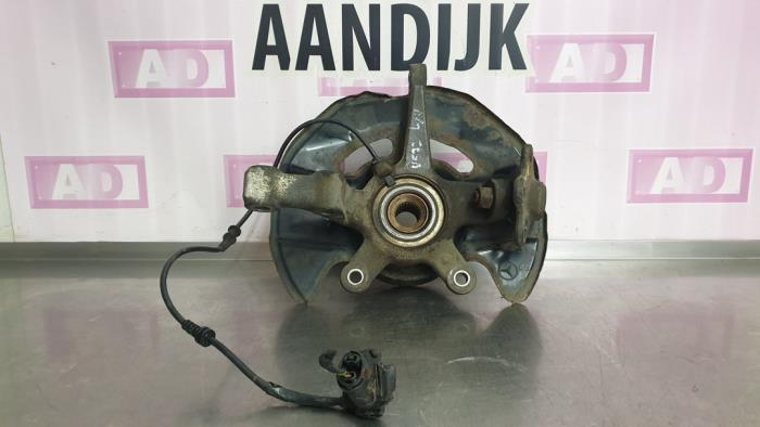 Knuckle, front left from a Mercedes-Benz B (W245,242) 2.0 B-200 16V 2006