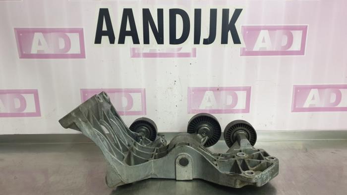 Air conditioning bracket from a Mercedes-Benz B (W245,242) 2.0 B-200 16V 2006