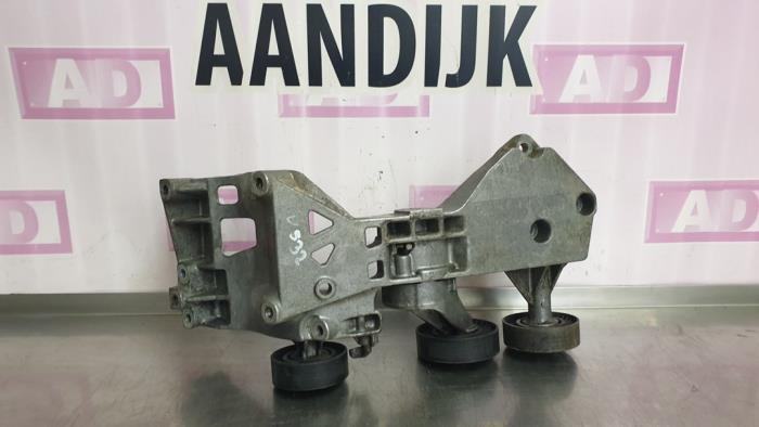 Air conditioning bracket from a Mercedes-Benz B (W245,242) 2.0 B-200 16V 2006