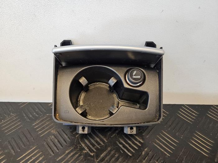Cup holder from a Audi A6 (C6) 2.8 V6 24V FSI 2011