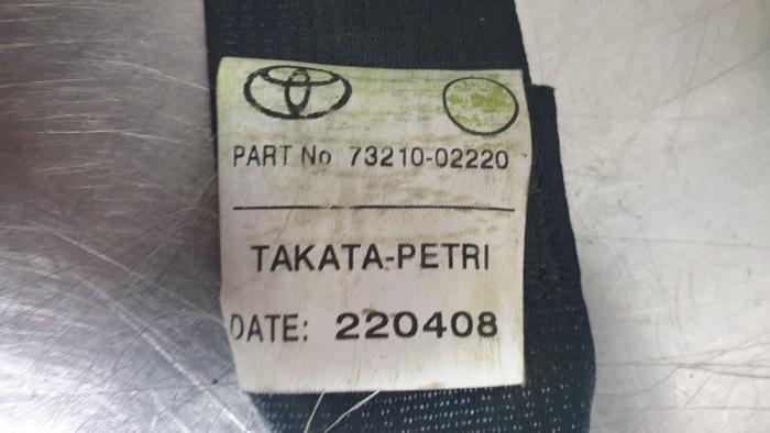Front seatbelt, right from a Toyota Auris (E15) 1.6 Dual VVT-i 16V 2009