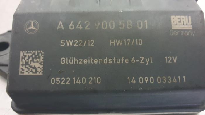Relais préchauffage d'un Mercedes-Benz C Estate (S204) 3.0 C-320 CDI V6 24V 4-Matic 2008