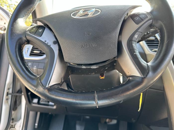 Steering wheel from a Hyundai i30 (GDHB5) 1.6 CRDi Blue Drive 16V VGT 2013