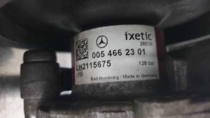 Bomba de dirección asistida de un Mercedes-Benz GLK (204.7/9) 3.5 350 V6 24V 4-Matic 2010