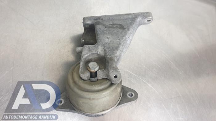 Used Engine mount Mercedes GLK (204.7/9) 3.5 350 V6 24V 4-Matic Price € 99,99 Margin scheme offered by Autodemontage Aandijk
