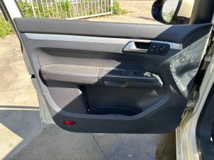 Używane Tapicerka drzwi lewych przednich wersja 4-drzwiowa Volkswagen Touran (1T3) 2.0 TDI 16V Cena € 49,99 Procedura marży oferowane przez Autodemontage Aandijk