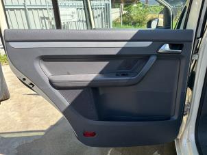 Używane Tapicerka drzwi lewych tylnych wersja 4-drzwiowa Volkswagen Touran (1T3) 2.0 TDI 16V Cena € 49,99 Procedura marży oferowane przez Autodemontage Aandijk