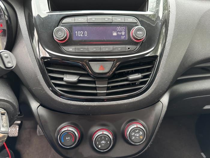 Radio from a Opel Karl 1.0 12V 2016