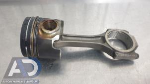 Kolben van een Volkswagen Passat Variant (3C5) 2.0 TDI 140 2008