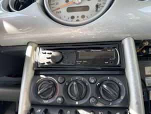 Usados Reproductor de CD y radio BMW Mini One/Cooper (R50) 1.6 16V Cooper Precio € 39,99 Norma de margen ofrecido por Autodemontage Aandijk
