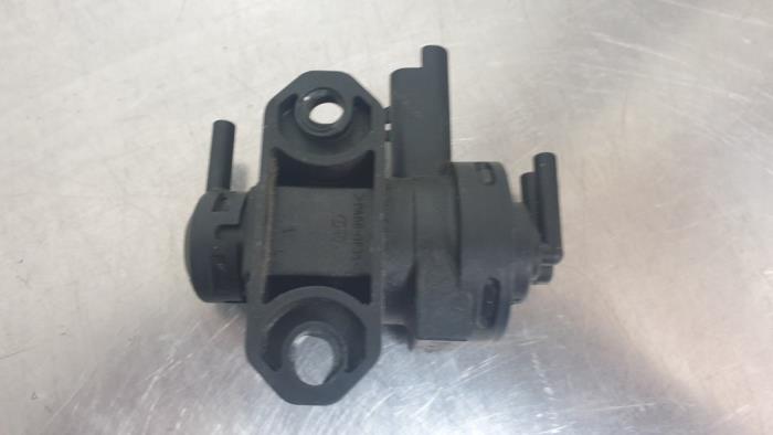 Vacuum valve from a Peugeot Boxer (244) 2.2 HDi 2006
