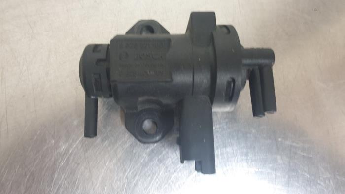 Vacuum valve from a Peugeot Boxer (244) 2.2 HDi 2006