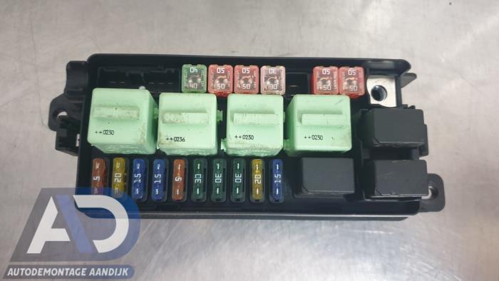 Begagnade Säkringsbox BMW Mini (R50/53) 1.6 16V Cooper Pris € 39,99 Marginaltabell erbjuds av Autodemontage Aandijk