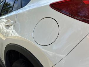 Usados Tapa de depósito Mazda CX-5 (KE,GH) 2.2 SkyActiv-D 16V 2WD Precio € 29,99 Norma de margen ofrecido por Autodemontage Aandijk