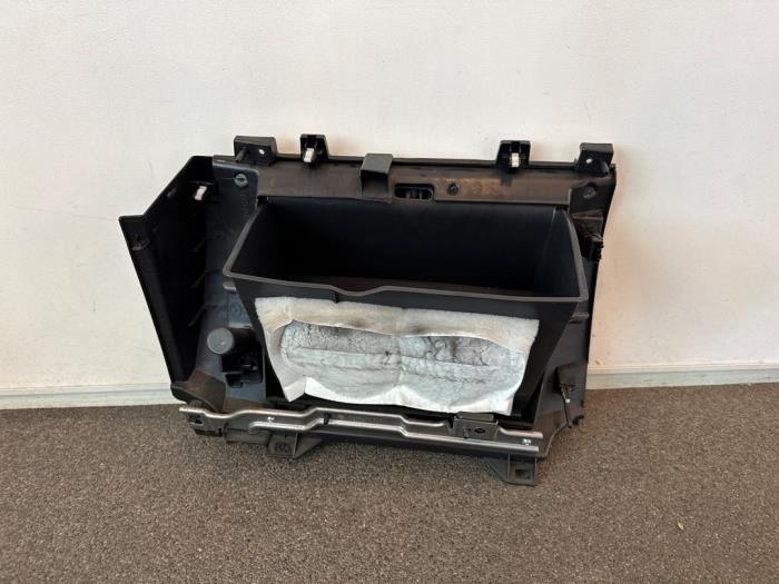 Glovebox from a Mazda CX-5 (KE,GH) 2.2 SkyActiv-D 16V 2WD 2015
