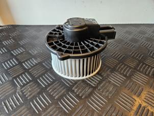 Usados Motor de ventilador de calefactor Mazda CX-5 (KE,GH) 2.2 SkyActiv-D 16V 2WD Precio € 69,99 Norma de margen ofrecido por Autodemontage Aandijk