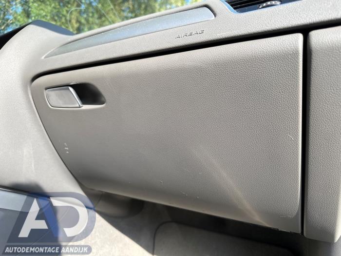 Begagnade Handskfack Audi A4 Avant (B8) 2.0 TDI 16V Pris € 29,99 Marginaltabell erbjuds av Autodemontage Aandijk