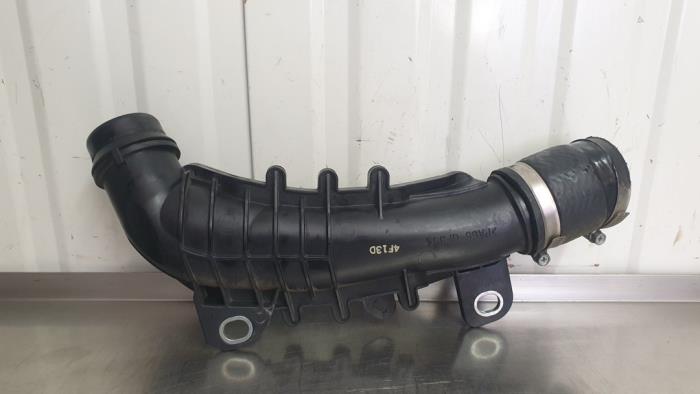 Air intake hose from a Mazda CX-5 (KE,GH) 2.2 SkyActiv-D 16V 2WD 2015