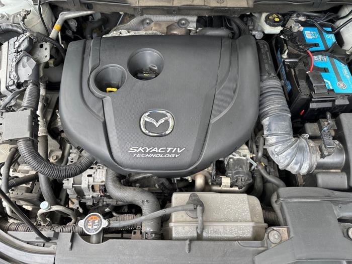 Cache sous moteur d'un Mazda CX-5 (KE,GH) 2.2 SkyActiv-D 16V 2WD 2015