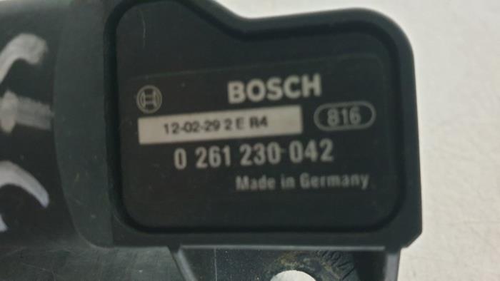 Boost pressure sensor from a Opel Insignia Sports Tourer 1.6 Turbo 16V Ecotec 2012