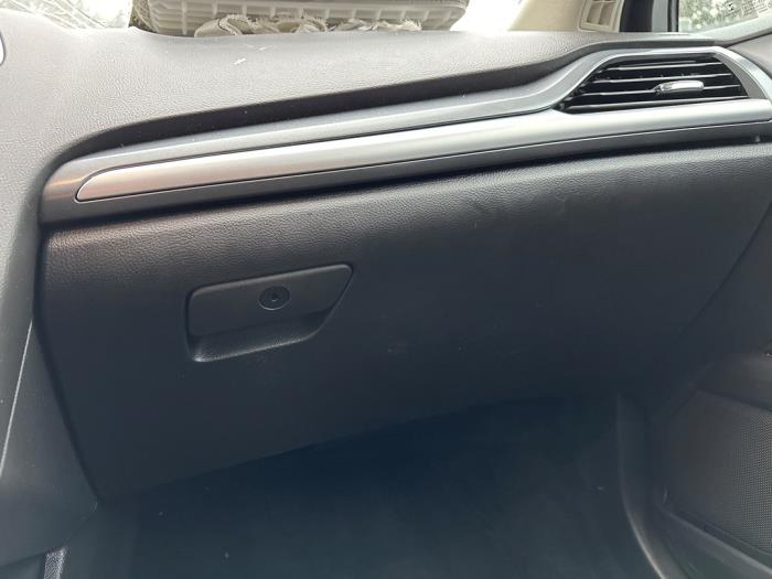 Boîte à gants d'un Ford Mondeo V Wagon 2.0 TDCi 150 16V 2019