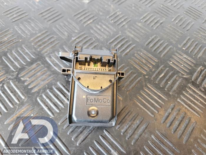 Używane Modul gateway Ford Mondeo V Wagon 2.0 TDCi 150 16V Cena € 49,99 Procedura marży oferowane przez Autodemontage Aandijk