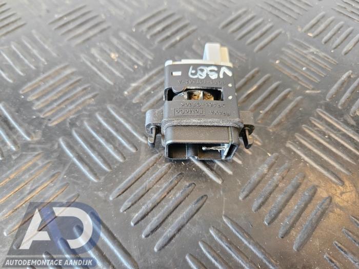 Begagnade Innetemperatursensor Ford Mondeo V Wagon 2.0 TDCi 150 16V Pris € 24,99 Marginaltabell erbjuds av Autodemontage Aandijk
