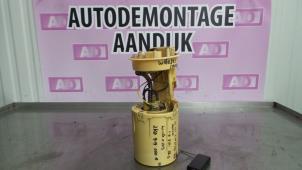 Używane Elektryczna pompa paliwa Volkswagen Caddy Combi III (2KB,2KJ) 1.9 TDI Cena € 49,99 Procedura marży oferowane przez Autodemontage Aandijk