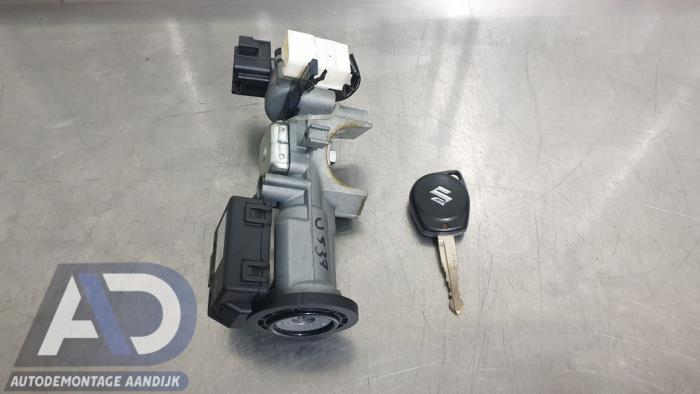 Używane Stacyjka + Kluczyk Suzuki Swift (ZA/ZC/ZD1/2/3/9) 1.3 VVT 16V Cena € 34,99 Procedura marży oferowane przez Autodemontage Aandijk