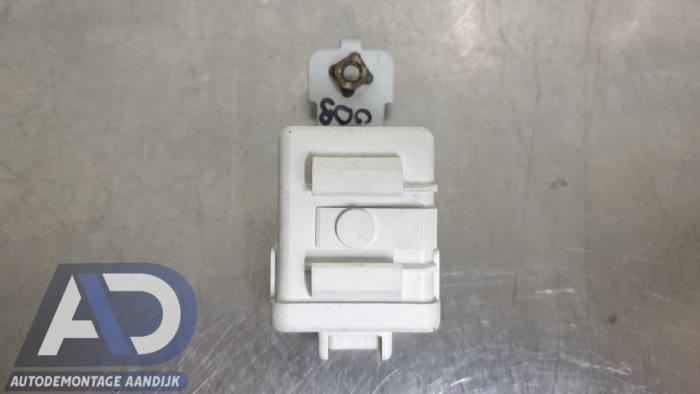 Begagnade Relä Suzuki Swift (ZA/ZC/ZD1/2/3/9) 1.3 VVT 16V Pris € 14,99 Marginaltabell erbjuds av Autodemontage Aandijk