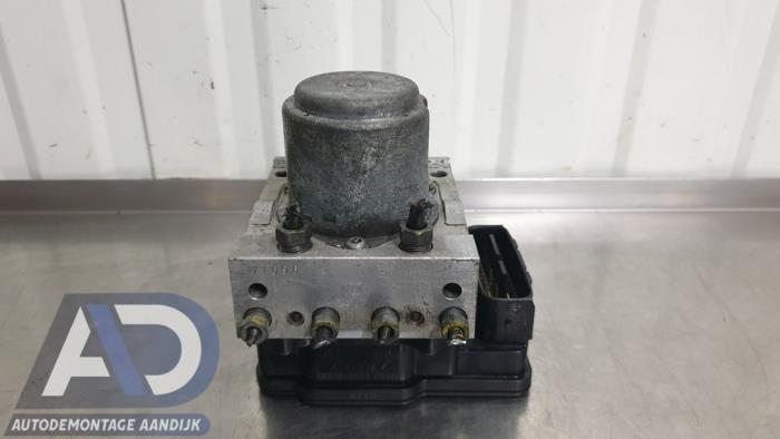 Begagnade ABS-pump Honda Jazz (GE6/GE8/GG/GP) 1.4 VTEC 16V Pris € 99,99 Marginaltabell erbjuds av Autodemontage Aandijk