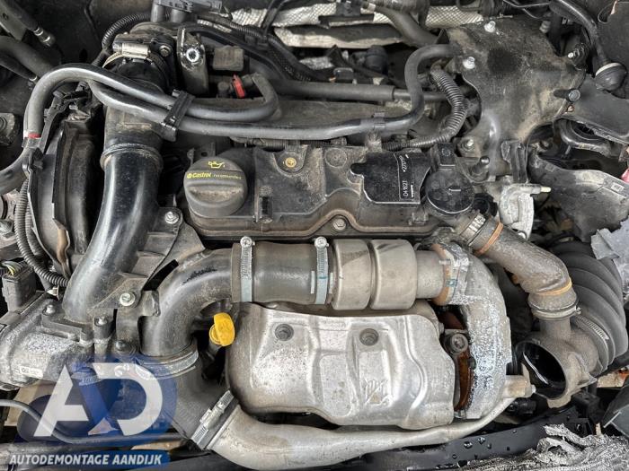 Engine Volvo V40 1.6 D2 - 36050493 2701195
