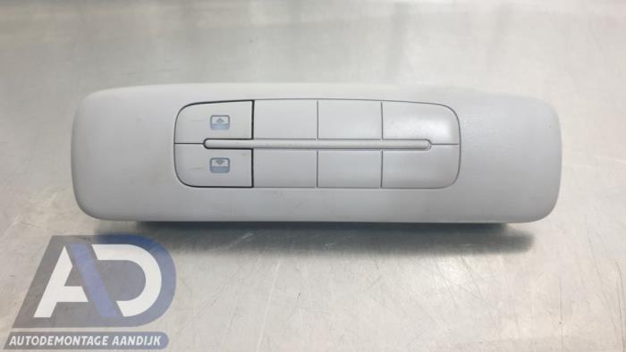 Używane Przelacznik szyberdachu Fiat Punto Evo (199) 1.3 JTD Multijet 85 16V Cena € 19,99 Procedura marży oferowane przez Autodemontage Aandijk