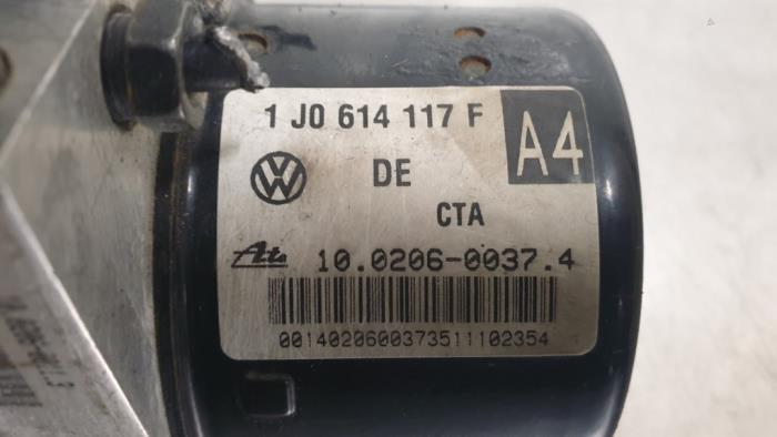 Bomba ABS de un Volkswagen Golf IV (1J1) 1.6 16V 2002