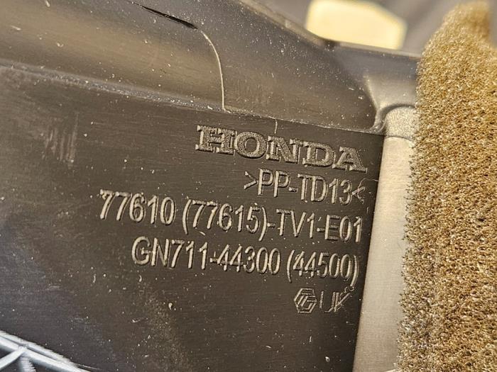 Grille aération tableau de bord d'un Honda Civic (FK1/2/3) 1.4i VTEC 16V 2013