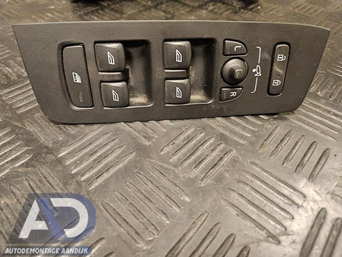 Usados Interruptor combinado de ventanillas Volvo V40 (MV) 1.6 D2 Precio € 29,99 Norma de margen ofrecido por Autodemontage Aandijk