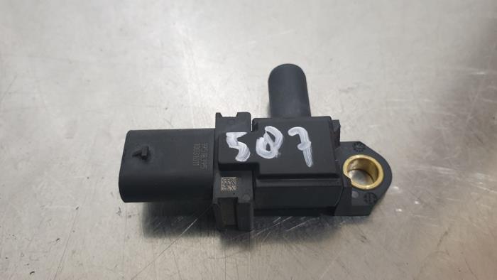 Fuel pressure sensor from a Ford Mondeo V Wagon 2.0 TDCi 150 16V 2019