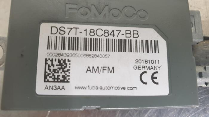 Antenna Amplifier from a Ford Mondeo V Wagon 2.0 TDCi 150 16V 2019