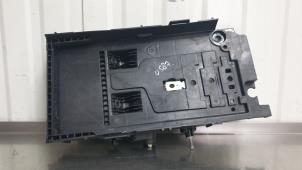 Używane Pojemnik na akumulator Ford Mondeo V Wagon 2.0 TDCi 150 16V Cena € 29,99 Procedura marży oferowane przez Autodemontage Aandijk