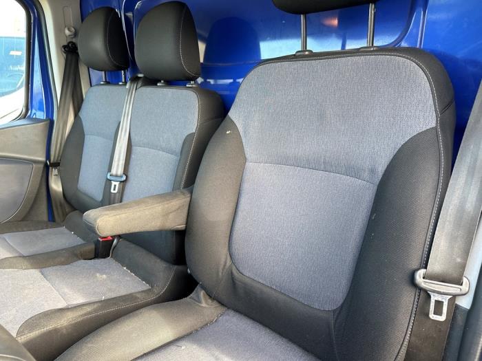 Seat, left from a Opel Vivaro 1.6 CDTI 90 2016