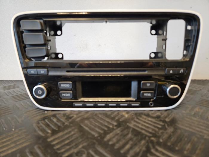 Reproductor de CD y radio de un Volkswagen Up! (121) 1.0 12V 60 2014
