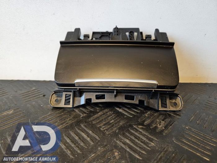 Begagnade Askkopp, fram Audi A4 Avant (B8) 2.0 TDI 16V Pris € 19,99 Marginaltabell erbjuds av Autodemontage Aandijk