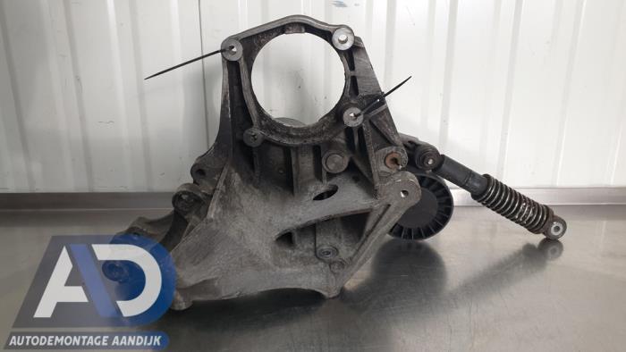 Gebrauchte Dynamostütze oben Volkswagen Corrado 1.8 G60 Preis € 49,99 Margenregelung angeboten von Autodemontage Aandijk