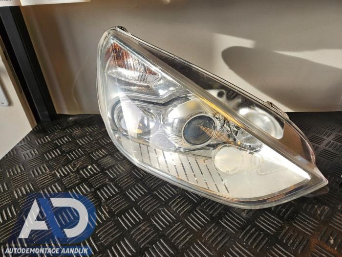Używane Reflektor prawy Ford S-Max (GBW) 2.0 Ecoboost 16V Cena € 199,99 Procedura marży oferowane przez Autodemontage Aandijk
